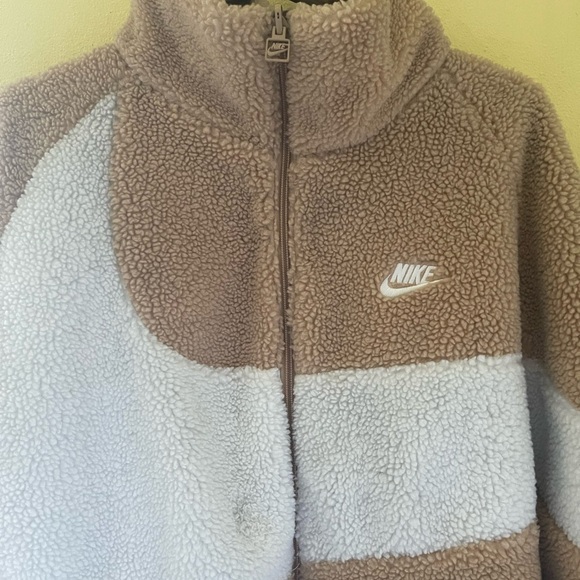 Men’s Nike Jacket - Picture 2 of 6